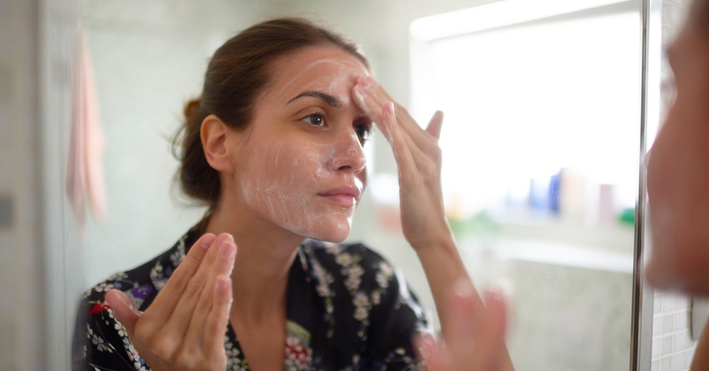 How to Moisturize and De-Age Your Skin